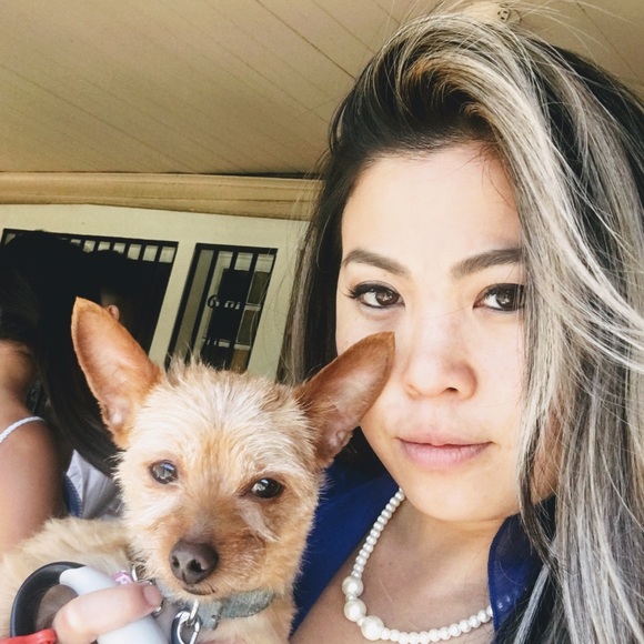 Meet Your Posher, Laura! - Picture 3 of 6